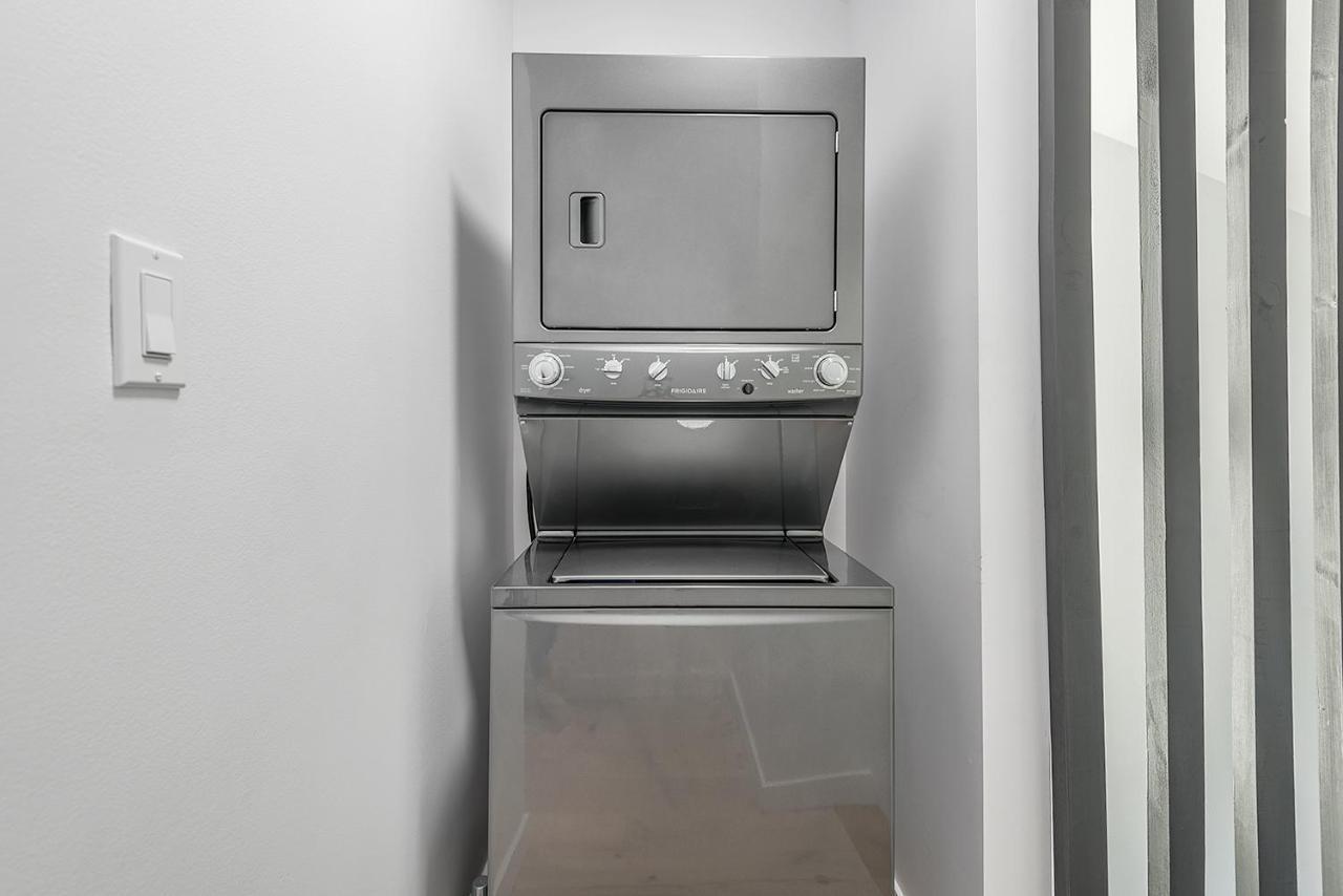 Free Parking Prime Location New Modern Condo Brossard Eksteriør bilde