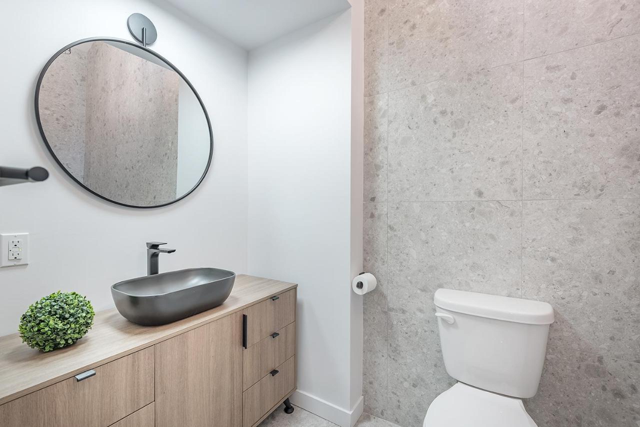 Free Parking Prime Location New Modern Condo Brossard Eksteriør bilde