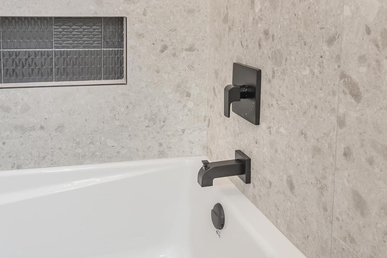 Free Parking Prime Location New Modern Condo Brossard Eksteriør bilde